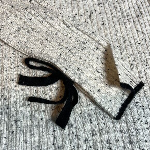 LISA TODD Ribbed Knit Cashmere V-Back Tie Sleeve Sweater Speckled Black & Cream - Picture 6 of 7